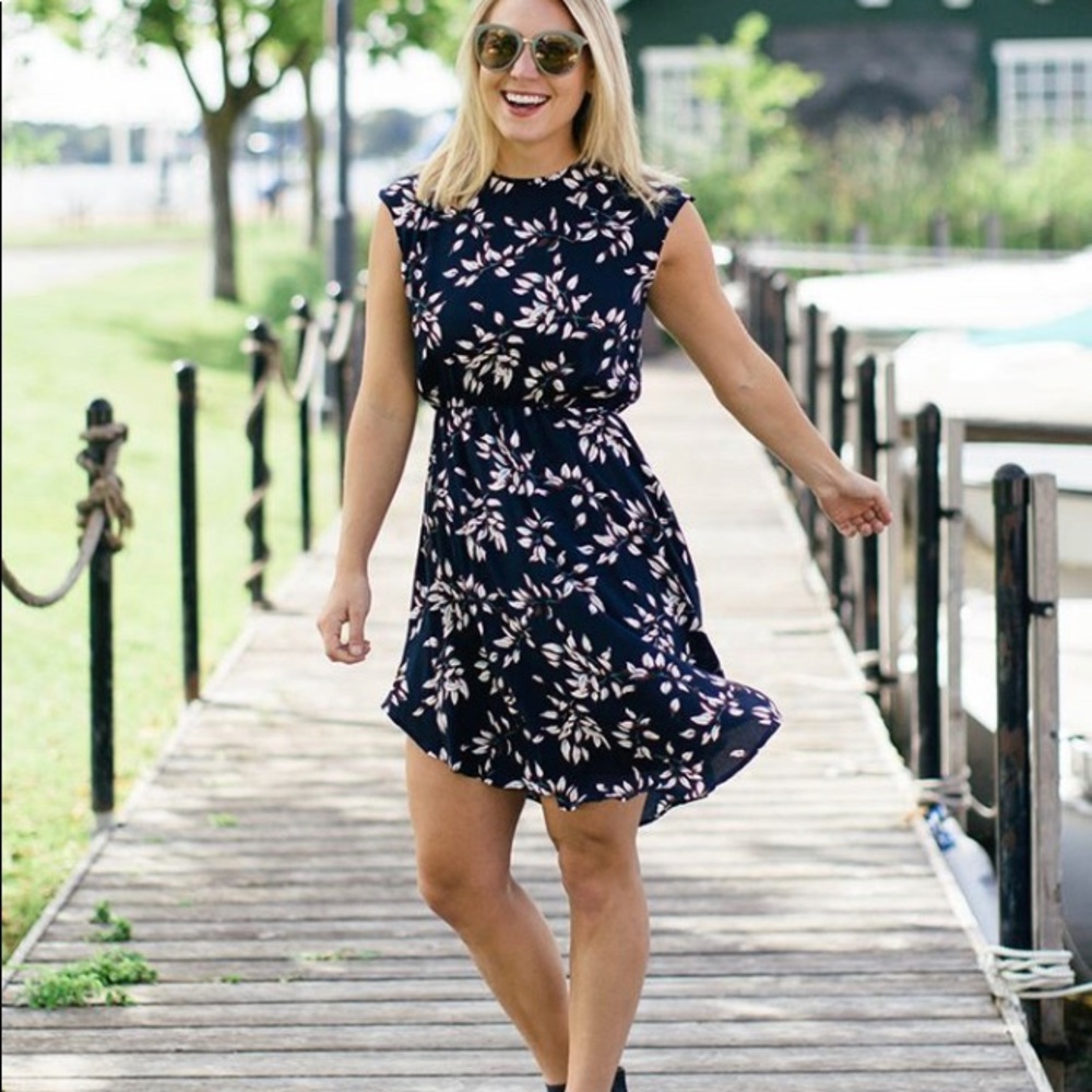 Collective Concepts midi Dress
